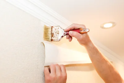 Pose de papier peint à Cotignac — revêtements muraux et toiles de verre